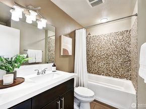 2046 14th Avenue W B, Seattle WA 98119