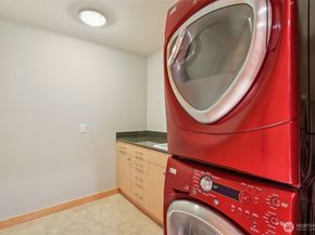 1100 106th Avenue NE 902, Bellevue WA 98004