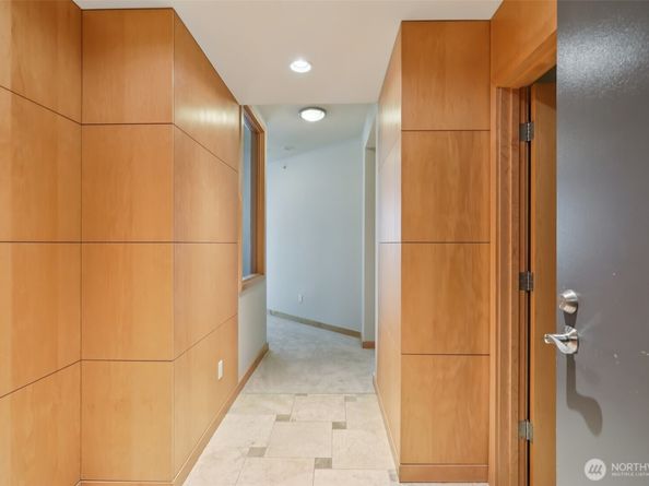 1100 106th Avenue NE 902, Bellevue WA 98004