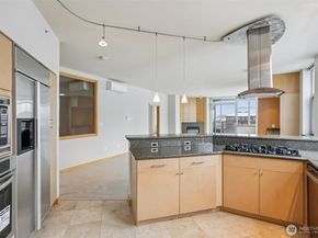 1100 106th Avenue NE 902, Bellevue WA 98004