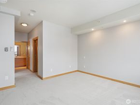 1100 106th Avenue NE 902, Bellevue WA 98004