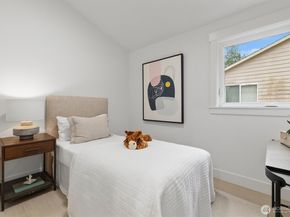 12562 17th Avenue NE B, Seattle WA 98125