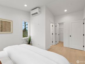 12562 17th Avenue NE B, Seattle WA 98125