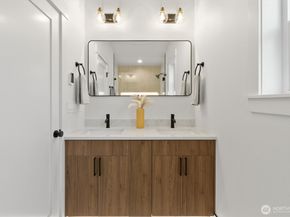 12562 17th Avenue NE B, Seattle WA 98125