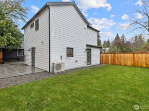 12562 17th Avenue NE B, Seattle WA 98125