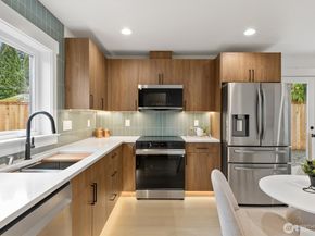 12562 17th Avenue NE B, Seattle WA 98125