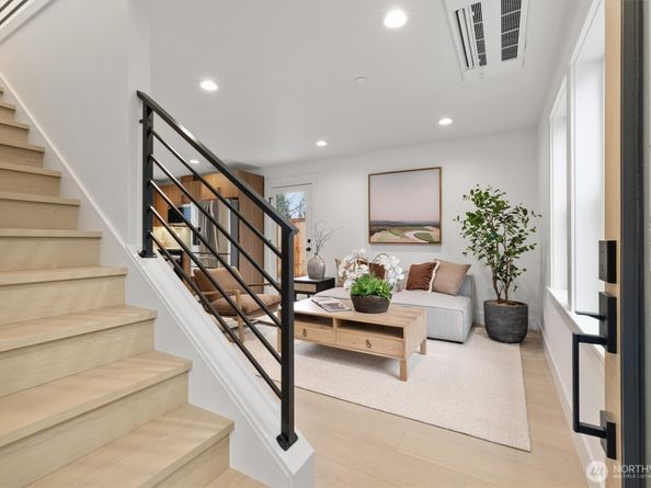 12562 17th Avenue NE B, Seattle WA 98125