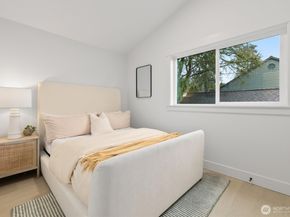 12562 17th Avenue NE B, Seattle WA 98125