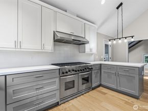 11785 Penny Place NE, Bainbridge Island WA 98110