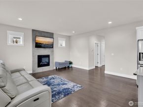 423 205th Street SW B, Lynnwood WA 98036