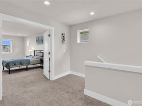 423 205th Street SW B, Lynnwood WA 98036