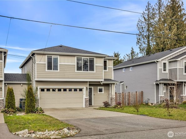 423 205th Street SW B, Lynnwood WA 98036