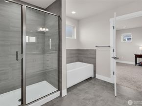 423 205th Street SW B, Lynnwood WA 98036