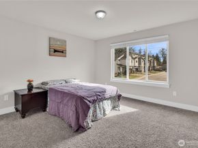 423 205th Street SW B, Lynnwood WA 98036