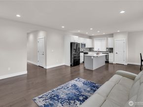 423 205th Street SW B, Lynnwood WA 98036