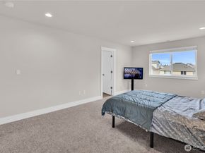 423 205th Street SW B, Lynnwood WA 98036