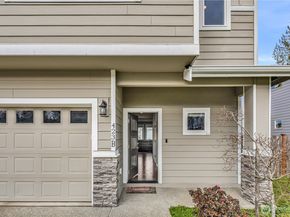 423 205th Street SW B, Lynnwood WA 98036