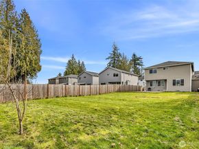 423 205th Street SW B, Lynnwood WA 98036