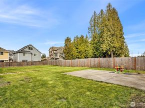 423 205th Street SW B, Lynnwood WA 98036