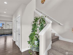 423 205th Street SW B, Lynnwood WA 98036