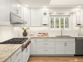 9642 Hilltop Road, Bellevue WA 98004