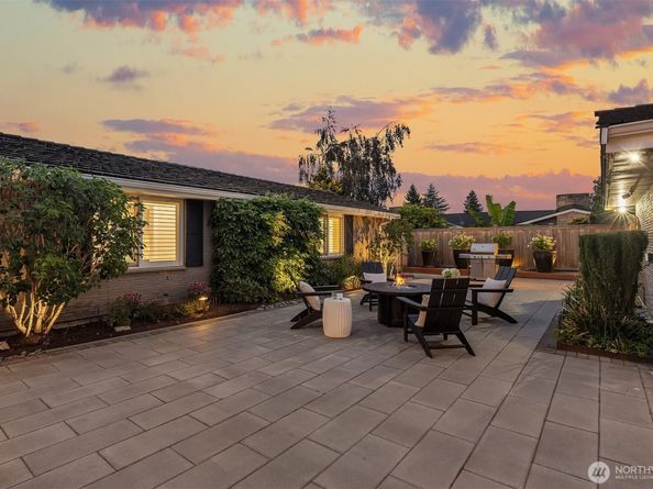 9642 Hilltop Road, Bellevue WA 98004