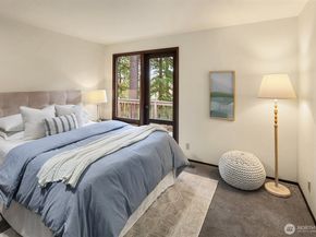 9027 SE 50th Street, Mercer Island WA 98040