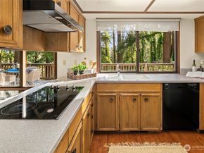 9027 SE 50th Street, Mercer Island WA 98040