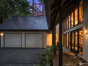 9027 SE 50th Street, Mercer Island WA 98040