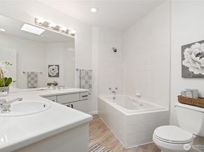 9039 NE Juanita Drive 306, Kirkland WA 98034