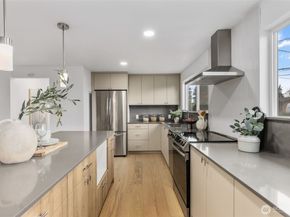 1324 E Walnut Street, Kent WA 98030