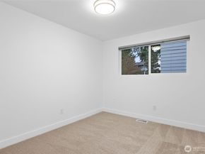 1324 E Walnut Street, Kent WA 98030