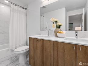 1324 E Walnut Street, Kent WA 98030