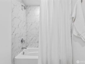 1324 E Walnut Street, Kent WA 98030