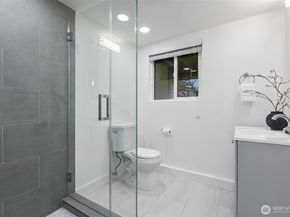 1324 E Walnut Street, Kent WA 98030