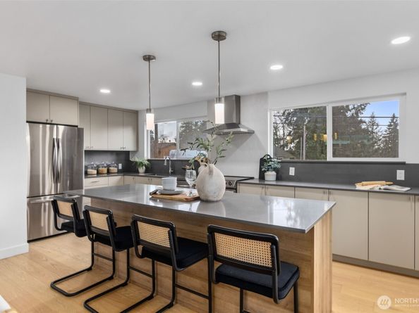 1324 E Walnut Street, Kent WA 98030