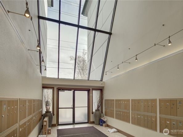 10501 8th Avenue NE 111, Seattle WA 98125