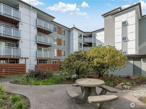 10501 8th Avenue NE 111, Seattle WA 98125