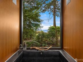 7268 Madrona Drive NE, Bainbridge Island WA 98110