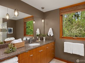 7268 Madrona Drive NE, Bainbridge Island WA 98110
