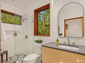 7268 Madrona Drive NE, Bainbridge Island WA 98110