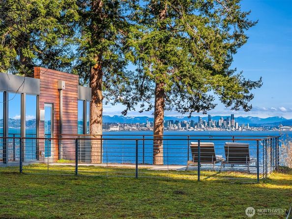 7268 Madrona Drive NE, Bainbridge Island WA 98110