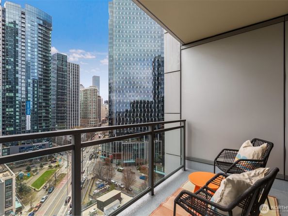 820 Blanchard Street 1406, Seattle WA 98121