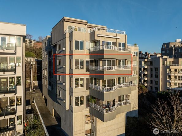 601 W Mercer Place 301, Seattle WA 98119