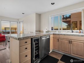 601 W Mercer Place 301, Seattle WA 98119