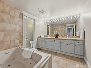 601 W Mercer Place 301, Seattle WA 98119