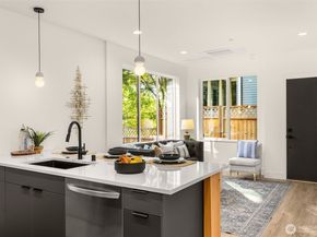 113 24th Avenue E B, Seattle WA 98112