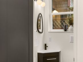 113 24th Avenue E B, Seattle WA 98112