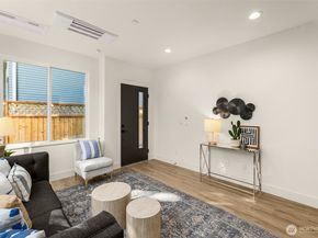 113 24th Avenue E B, Seattle WA 98112