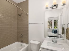 901 W McGraw Street 6, Seattle WA 98119